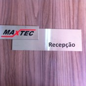 placa de aço escovado com adesivo