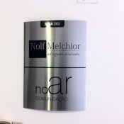 placa de aço escovado com adesivo