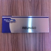 placa de aço escovado com adesivo