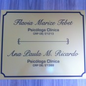 placa de aço escovado com adesivo