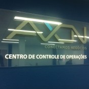 Placa de acrílico adesivada